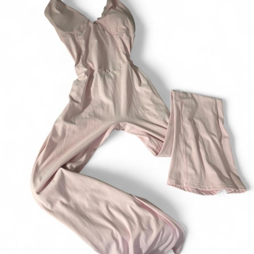 Pink jumpsuit with wide leg‎ pants and halter neck size Large - Picture 3 of 5